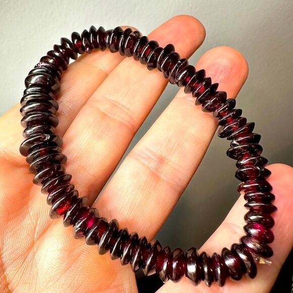 Genuine graduated garnet disk beaded stretchy bracelet!! - Picture 1 of 9